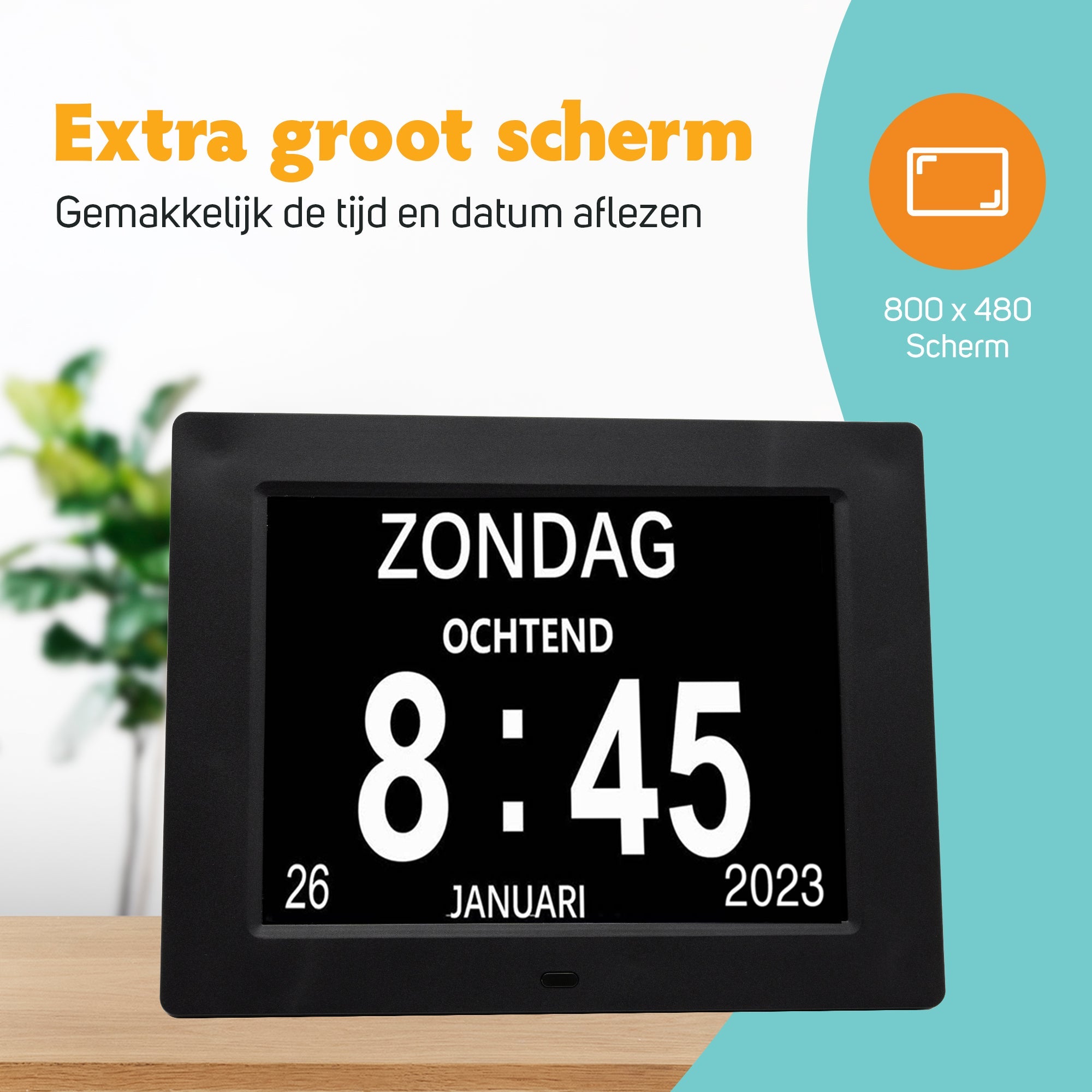 Grote digitale klok met een 800x600 scherm, toont de tijd, dag en datum in duidelijke, gemakkelijk leesbare teks
