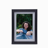 Digitale fotolijst Wit & bruin hout met wifi & frameo app - 25.4cm